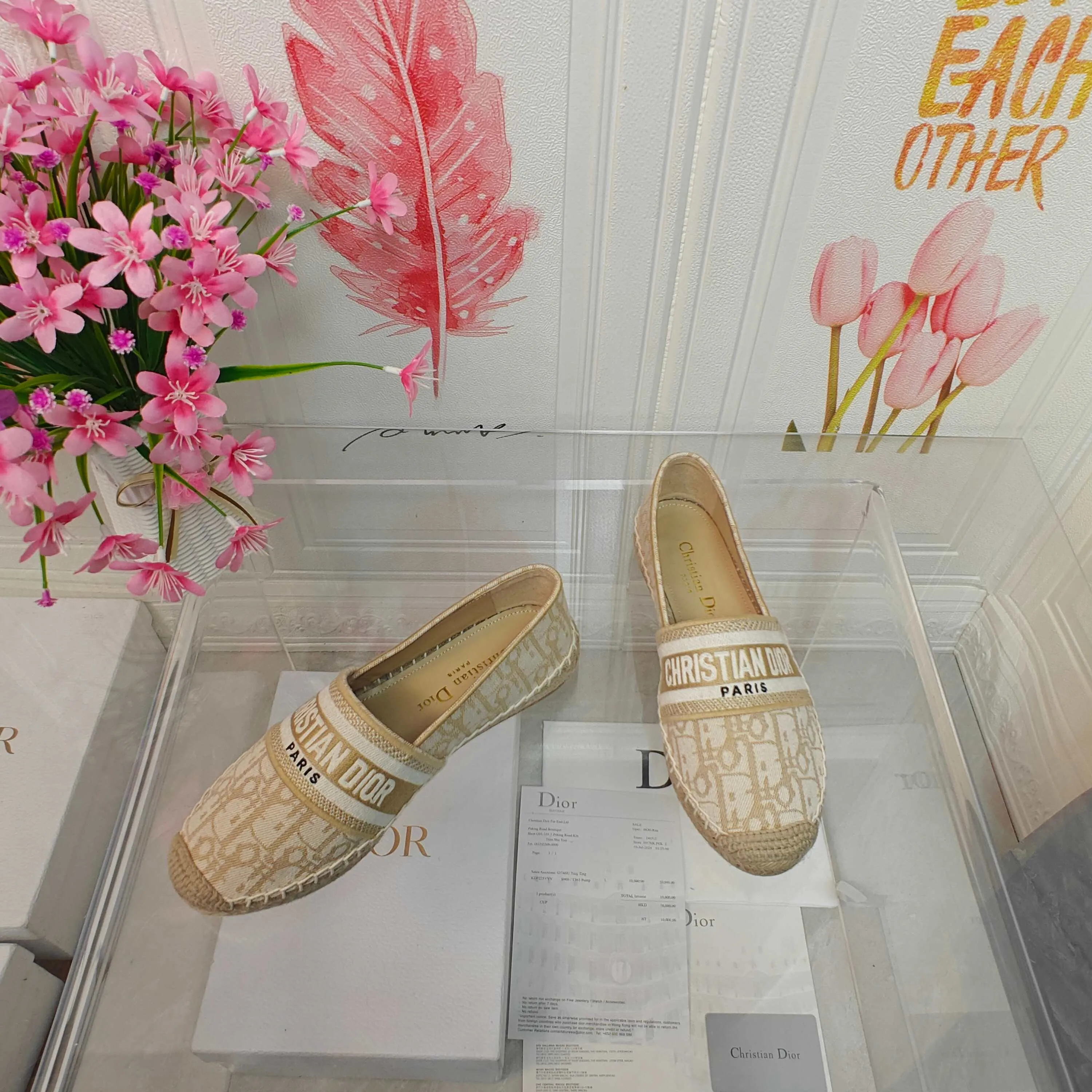 👟👟Ex-factory price 440👟👟 Top quality Dior Granville espadrille embroidery Upper: embroidered with "CHRISTIANDIOR" Craftsmanship: Purely hand-sewn hemp rope outsole Lining: Imported soft and breathable sheep lining with padded feet Code number: 35-40 (customized at 34.41.42) Outsole: Exclusive molded rubber outsole decorated with lucky star symbol
